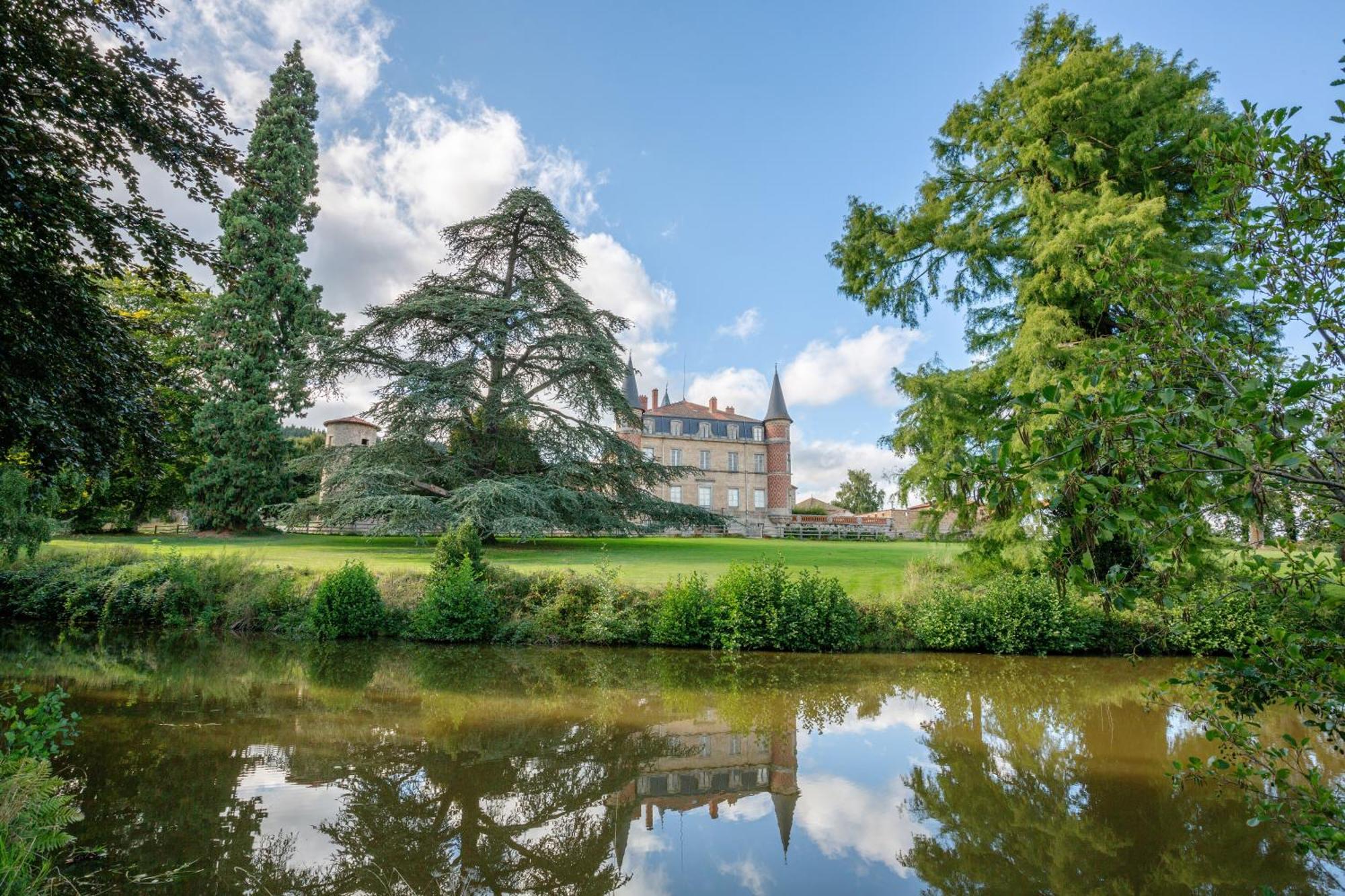 Domaine Et Chateau De Valinches Marols Exteriör bild
