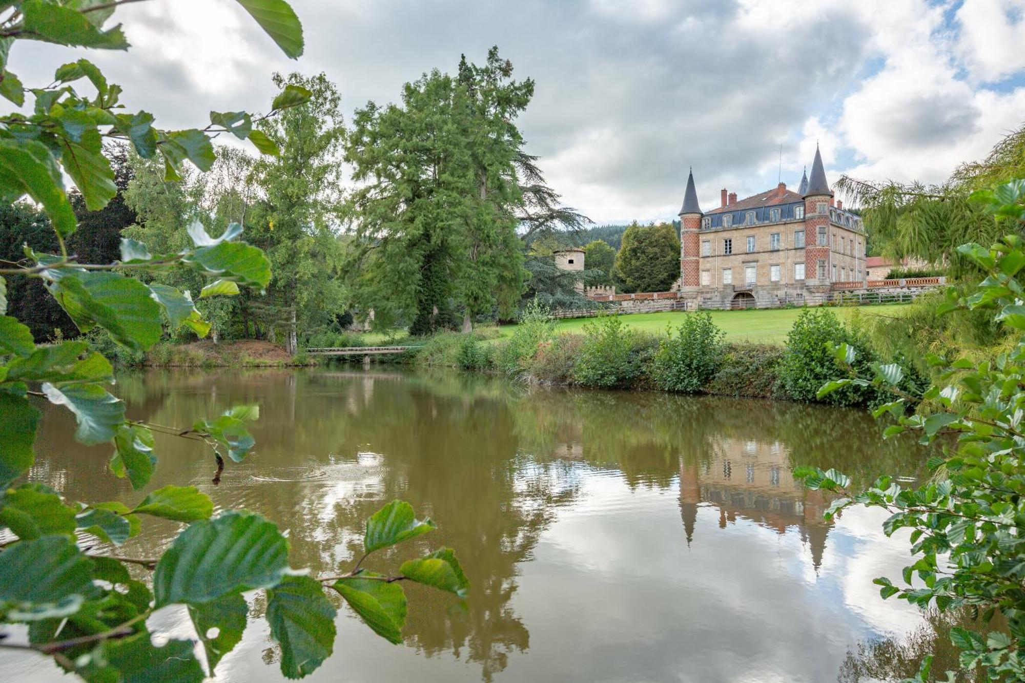 Domaine Et Chateau De Valinches Marols Exteriör bild
