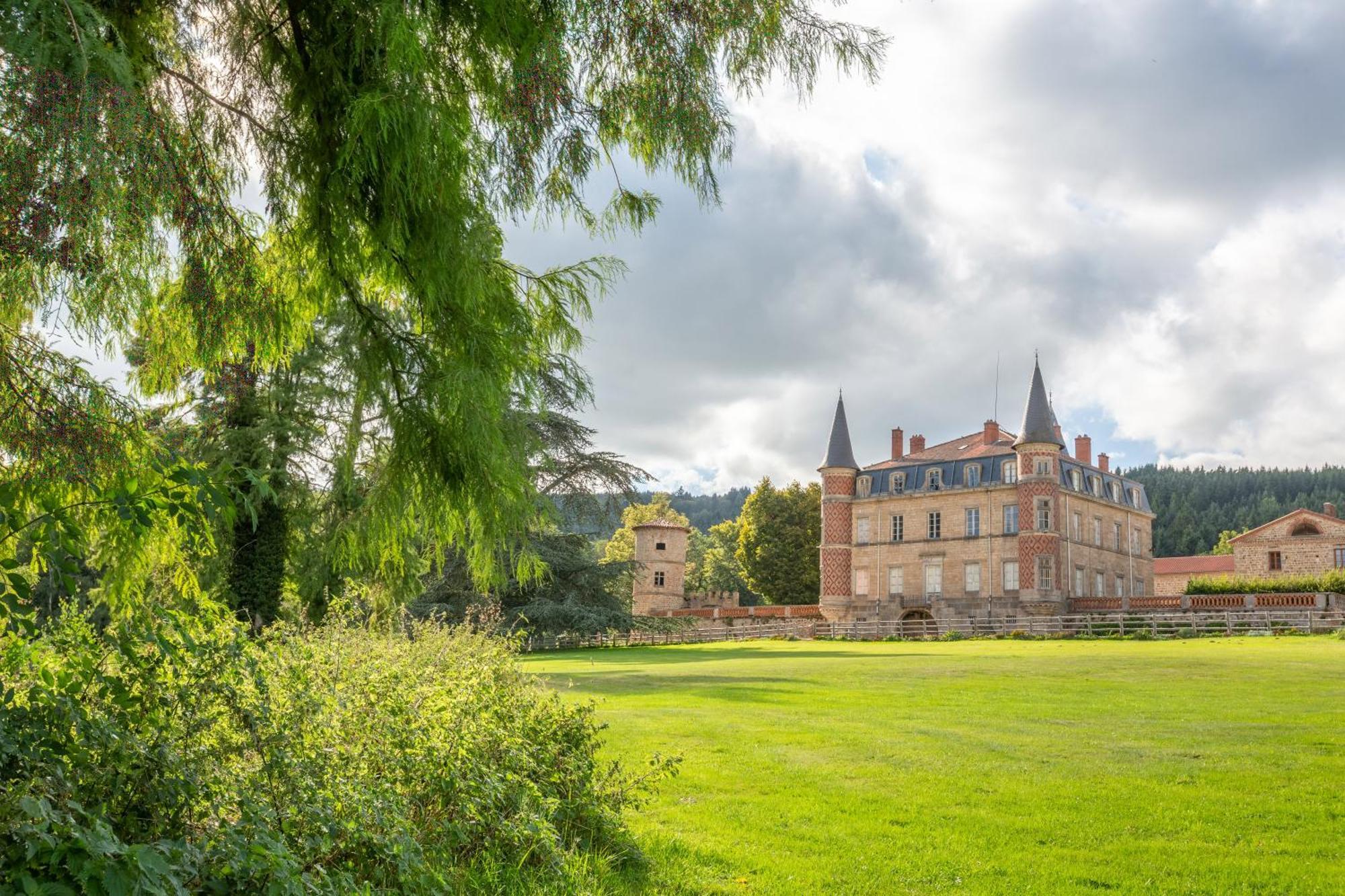 Domaine Et Chateau De Valinches Marols Exteriör bild