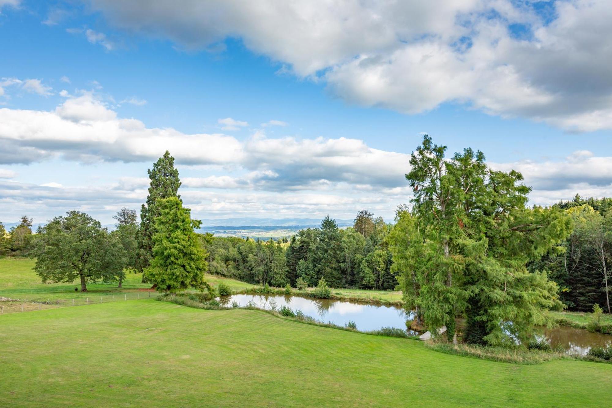 Domaine Et Chateau De Valinches Marols Exteriör bild