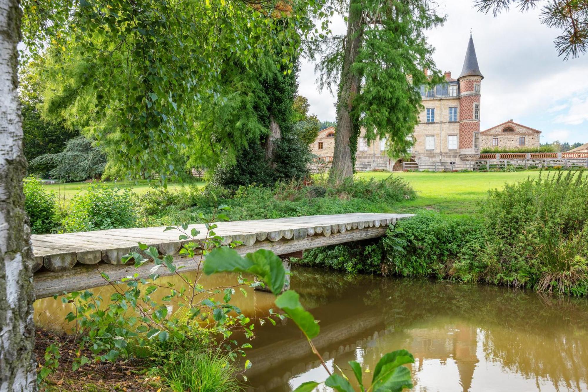 Domaine Et Chateau De Valinches Marols Exteriör bild