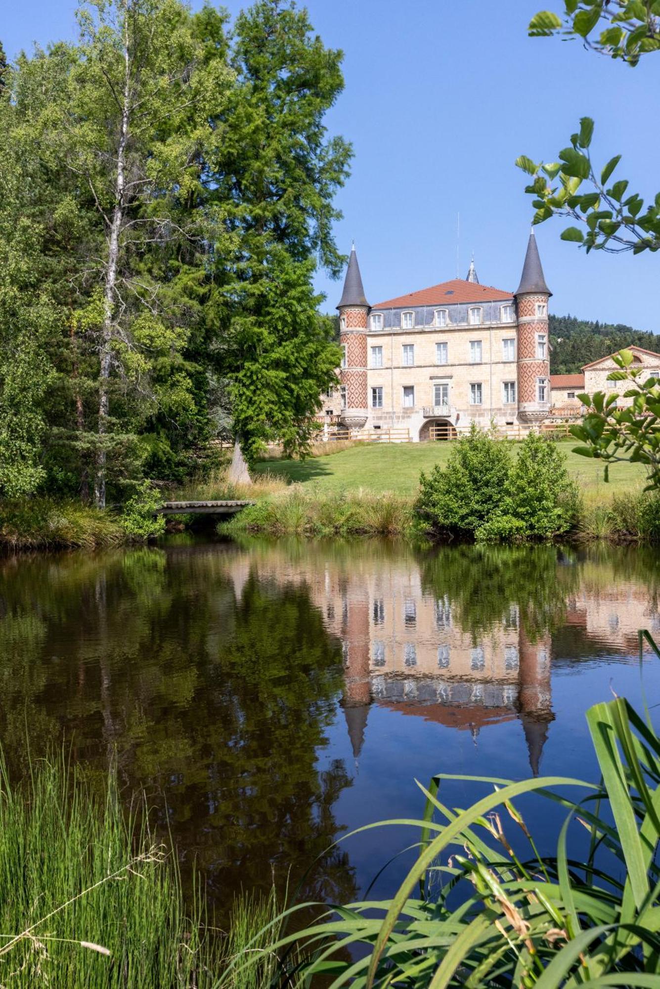 Domaine Et Chateau De Valinches Marols Exteriör bild